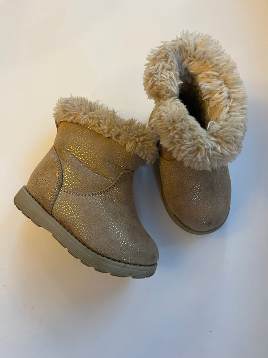 Seller #20 cat and jack fuzzy boots size 5c