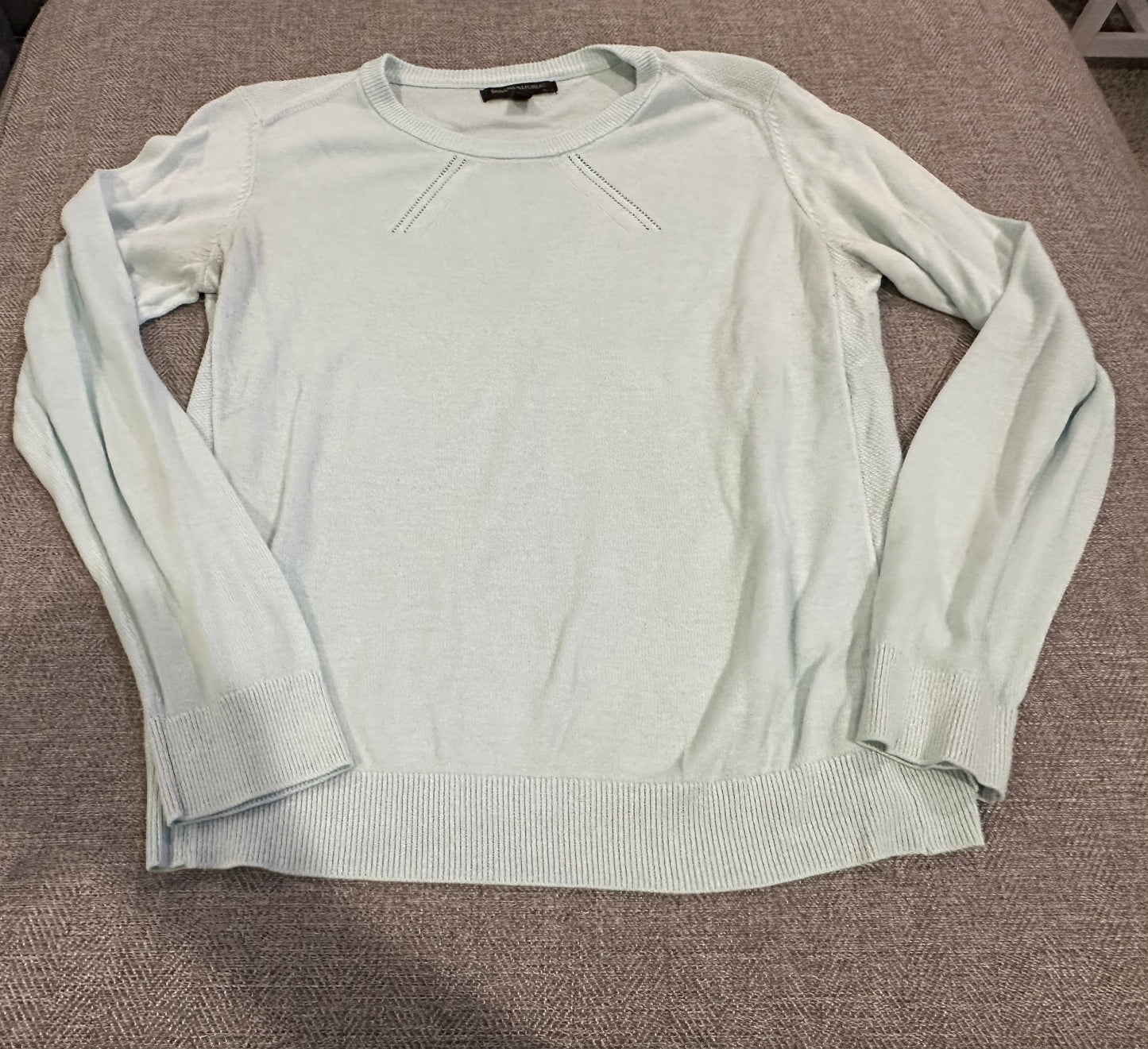 #75B Women’s L Banana Republic sweater