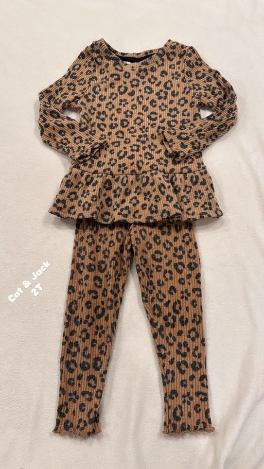 #145 Cat & Jack leopard set Girls 2T EUC