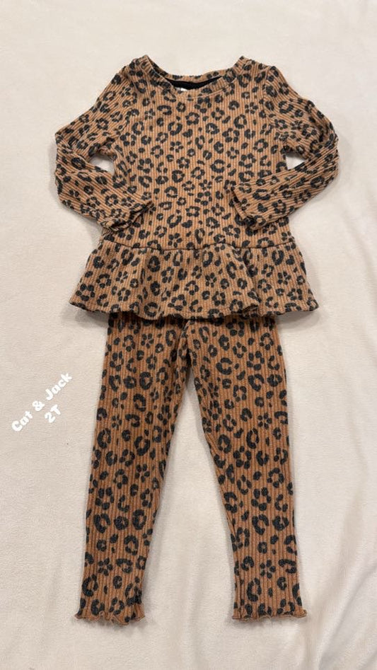 #145 Cat & Jack leopard set Girls 2T EUC