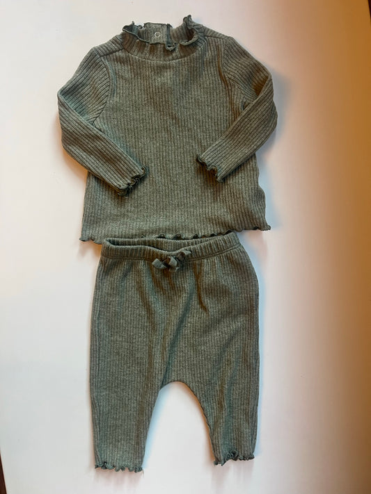 Seller #20 Old navy ribbed lettuce edge set size 0-3 mo