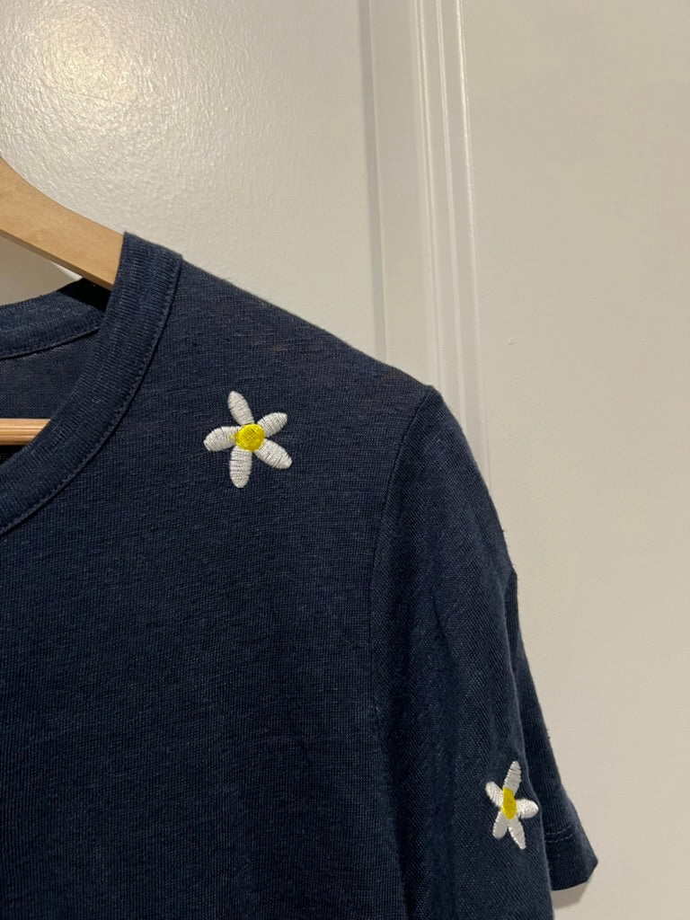 Seller #76 - Chaser Women's Linen Floral Navy Short Sleeve Top Medium Cropped Anthropologie
