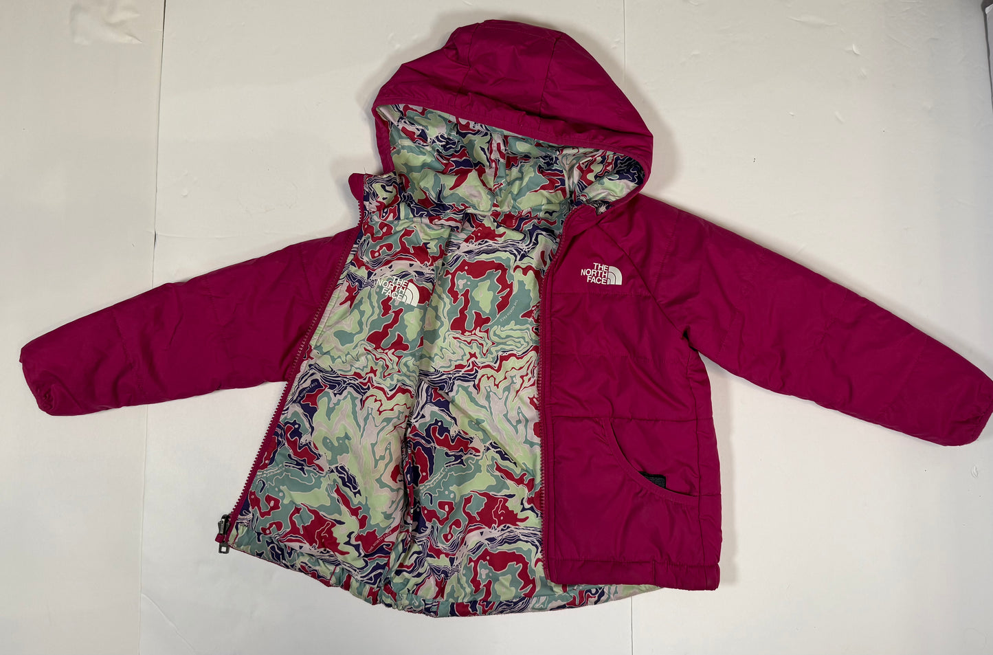 #141 Girls 4T The North Face Reversible Puffer Jacket (Hot pink and Marble)