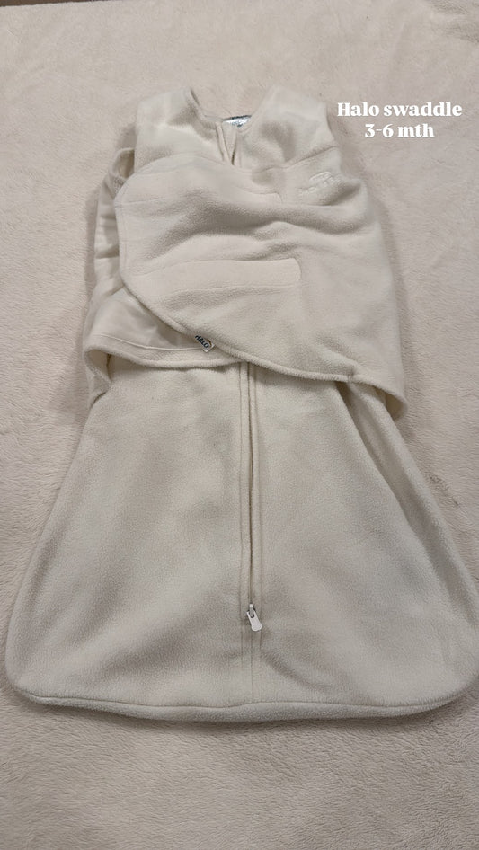 #145 Halo fleece swaddle 3-6 mth EUC