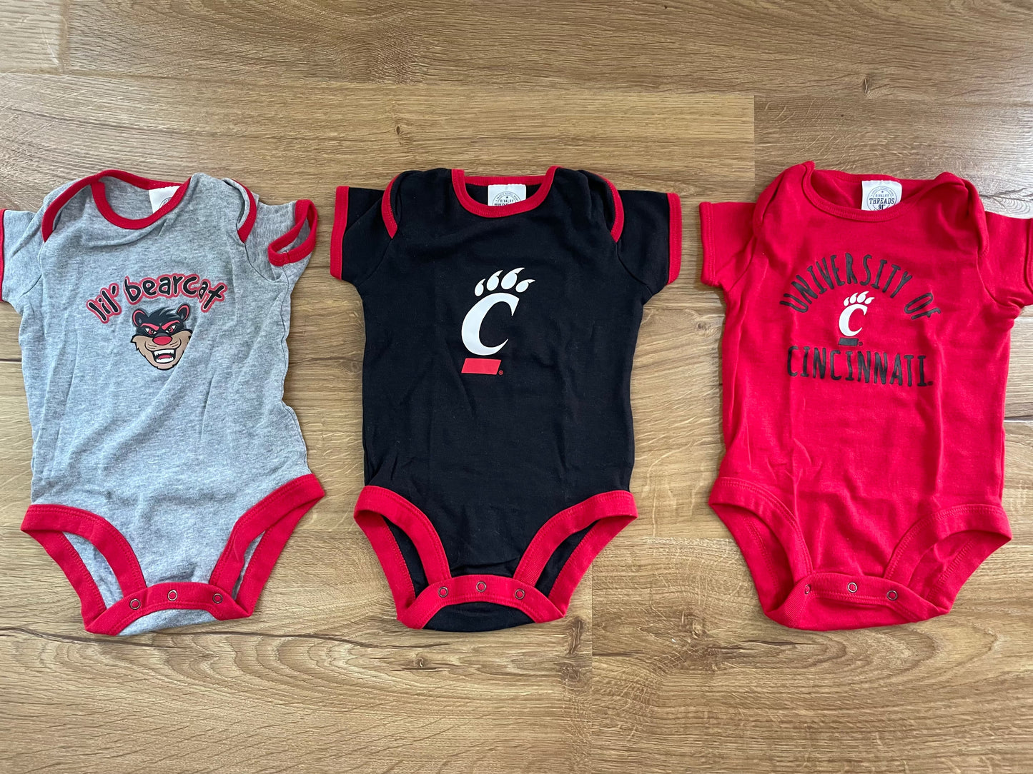 #6 - Girls Cincinnati Bearcats Bodysuit/Onesies, 6-9 months