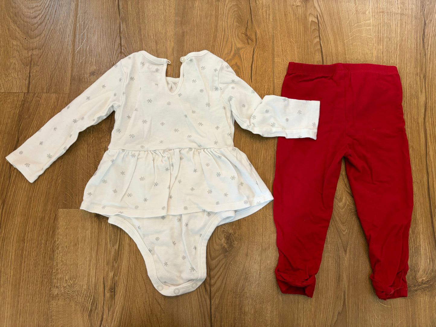 #6 - Carters Girls Snowflake Outfit - 18 months