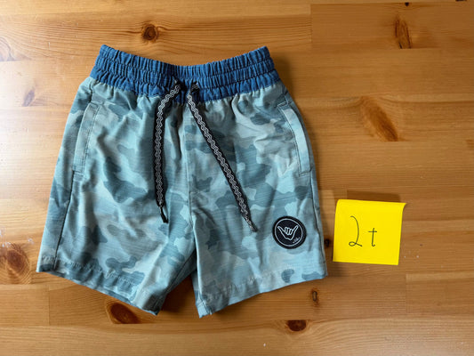 Seller # 94 Boys 3T Feather 4 Arrow shorts