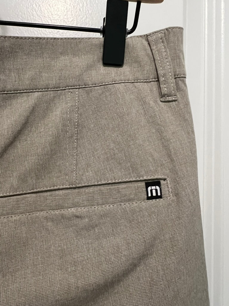 Seller #76 - TRAVIS MATHEW Beck Shorts Chino Mens Sz 32 Taupe Stretch Performance Golf