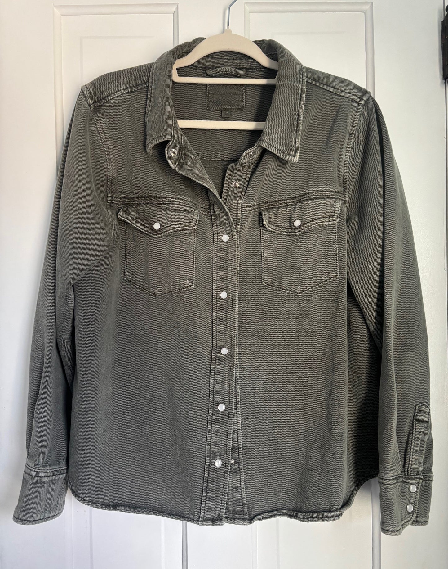 #43 Thread and Supply Lightweight Denim Button Up Women's XL EUC