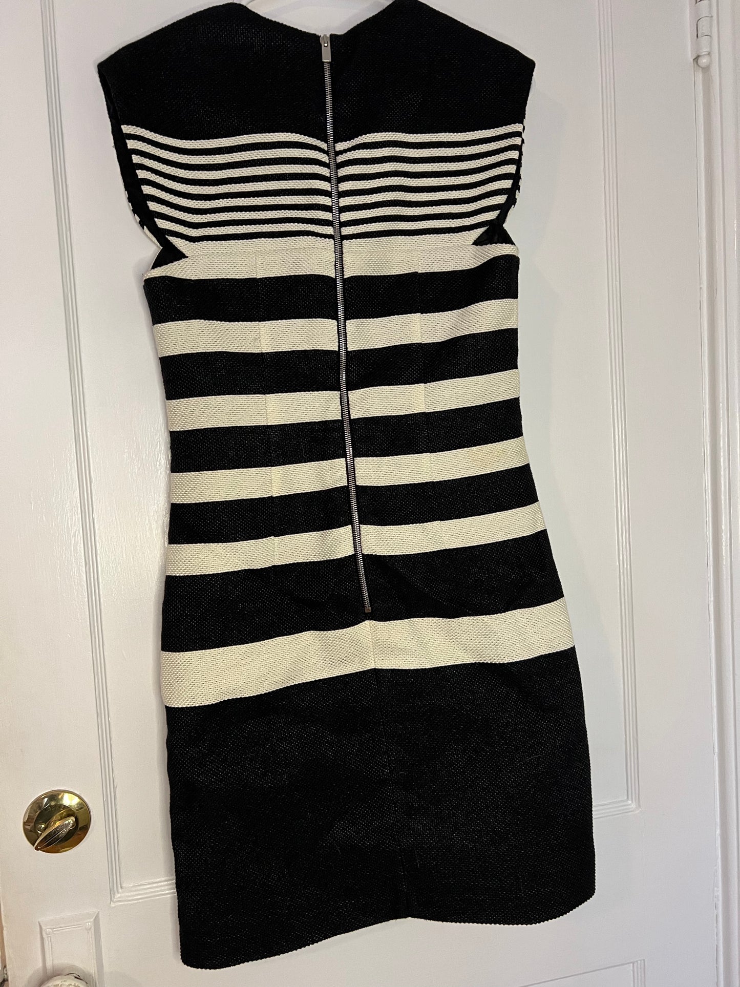 Derek Lam Black and White Striped Sleeveless Dress Size 4 EUC PPU 45208 or Spring Sale
