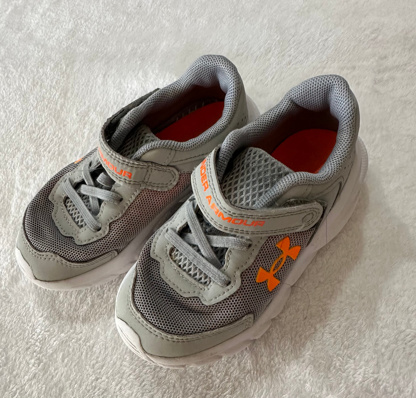 Boys toddler size 8 Under Armour gym shoes