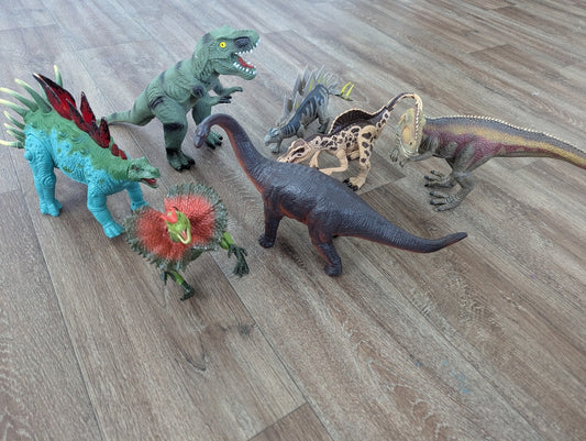 #144 - Dinosaurs - some make dino sounds!