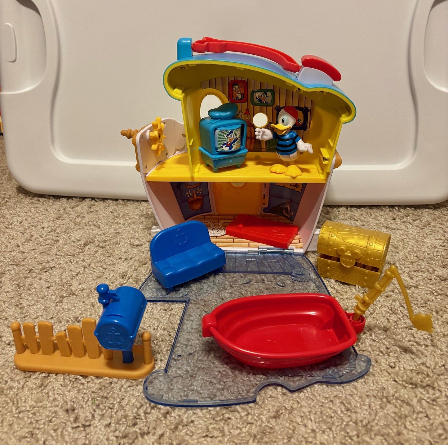 #43 Disney Donald Duck Boathouse *REDUCED