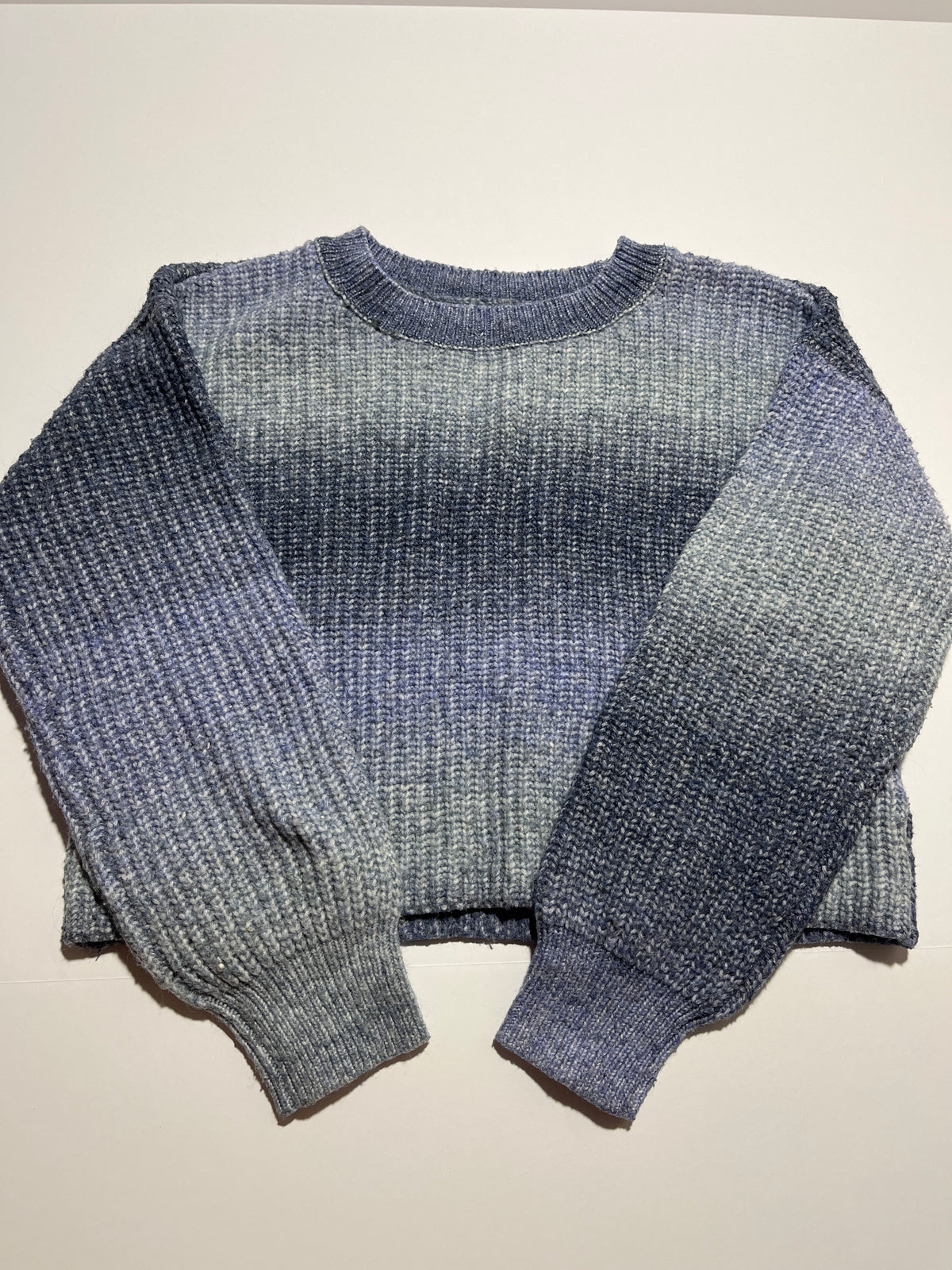 #150 girls 8 SO blue ombré sweater