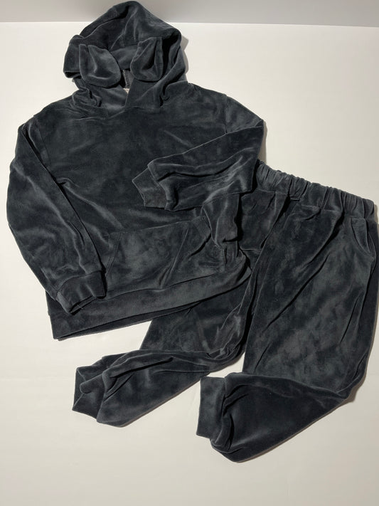 #150 boys grey velour sweatsuit size 110