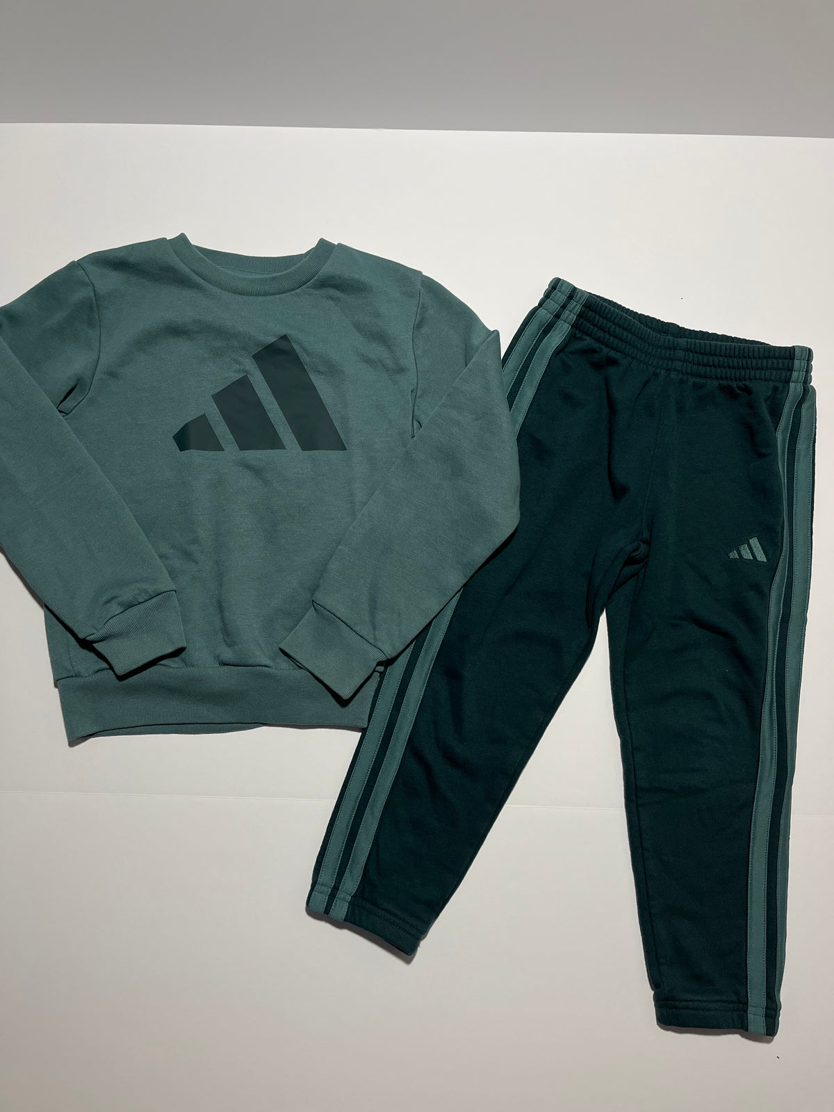 #150 boys Size 5 adidas teal sweatsuit