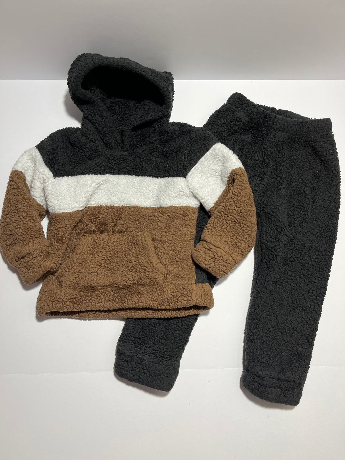 #150 boys 110 (4) brown black Sherpa set no brand