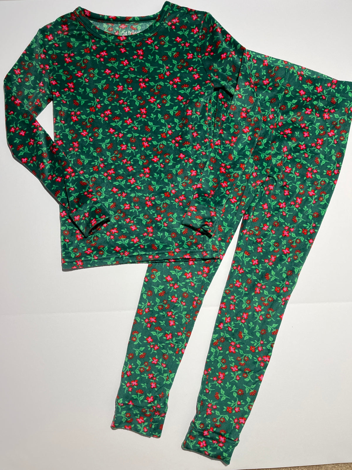 #150 girls 8 cat and jack green pink flower snuggly soft pajamas