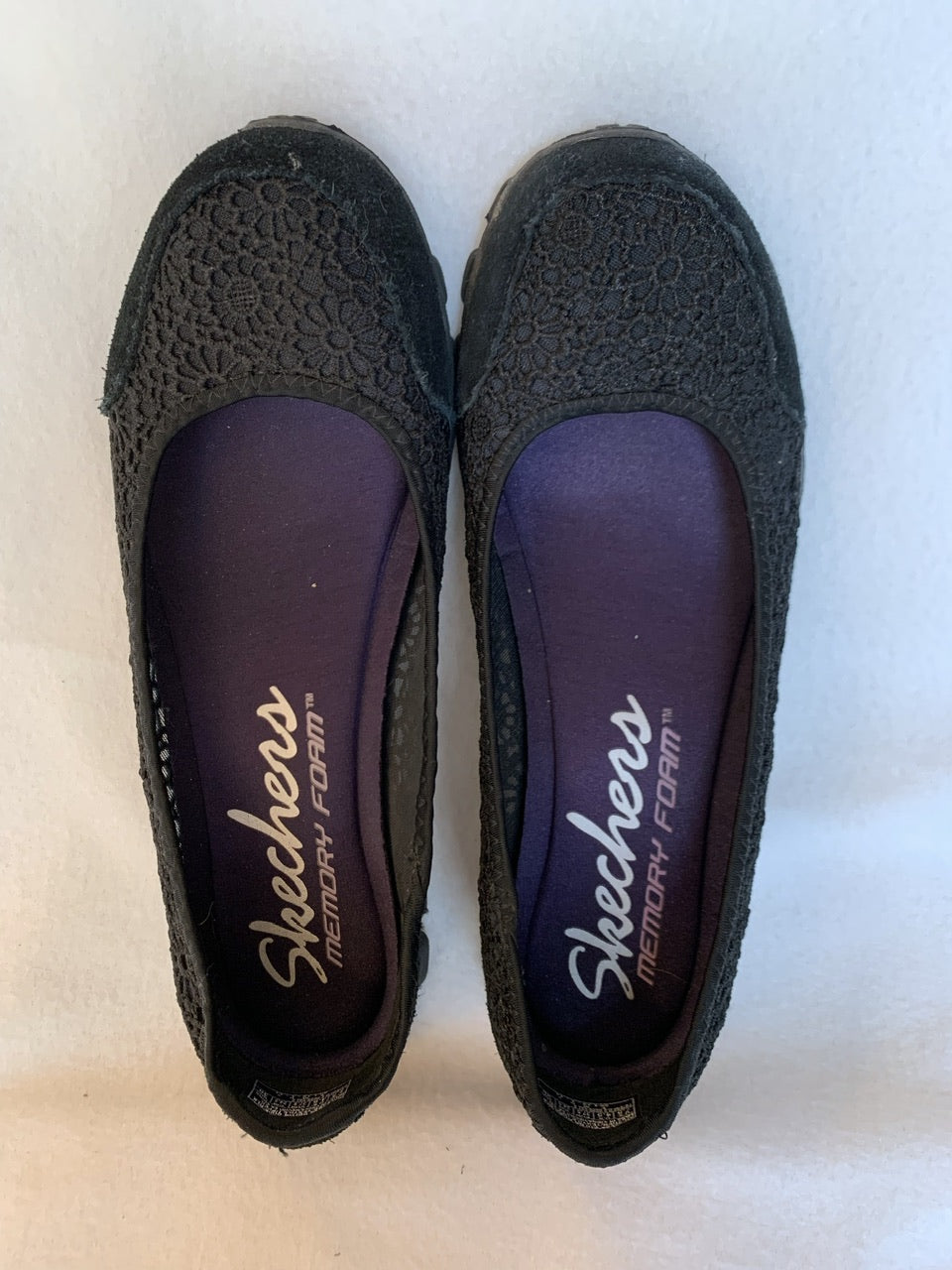 Size 7.5 Women’s Black Skechers Slip On Flats / Shoes with Lace Texture