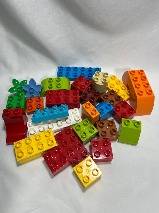 #150 duplo lot of random bricks flowers