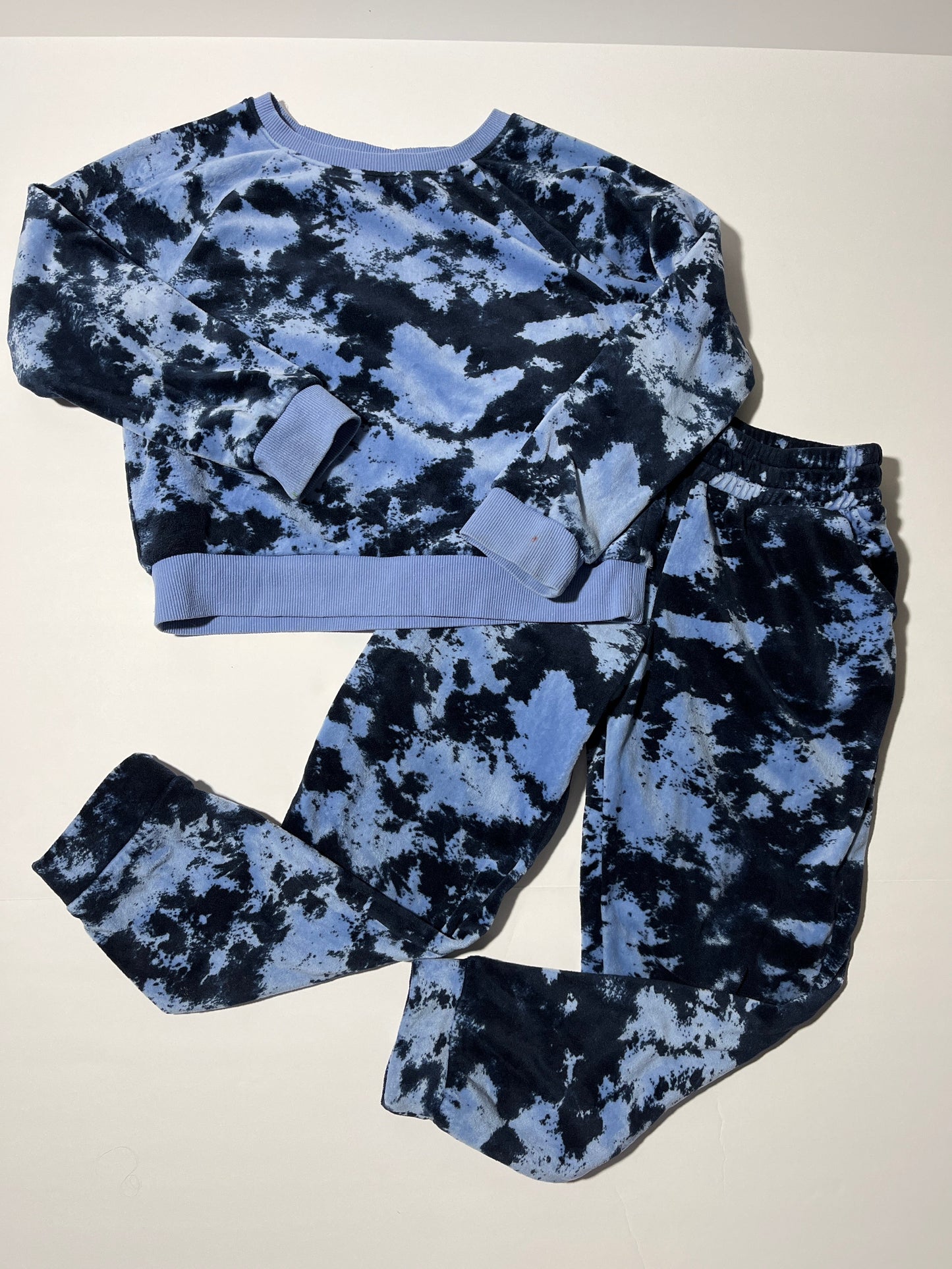 #150 girls size 6/6x art class velour blue splatter sweatsuit