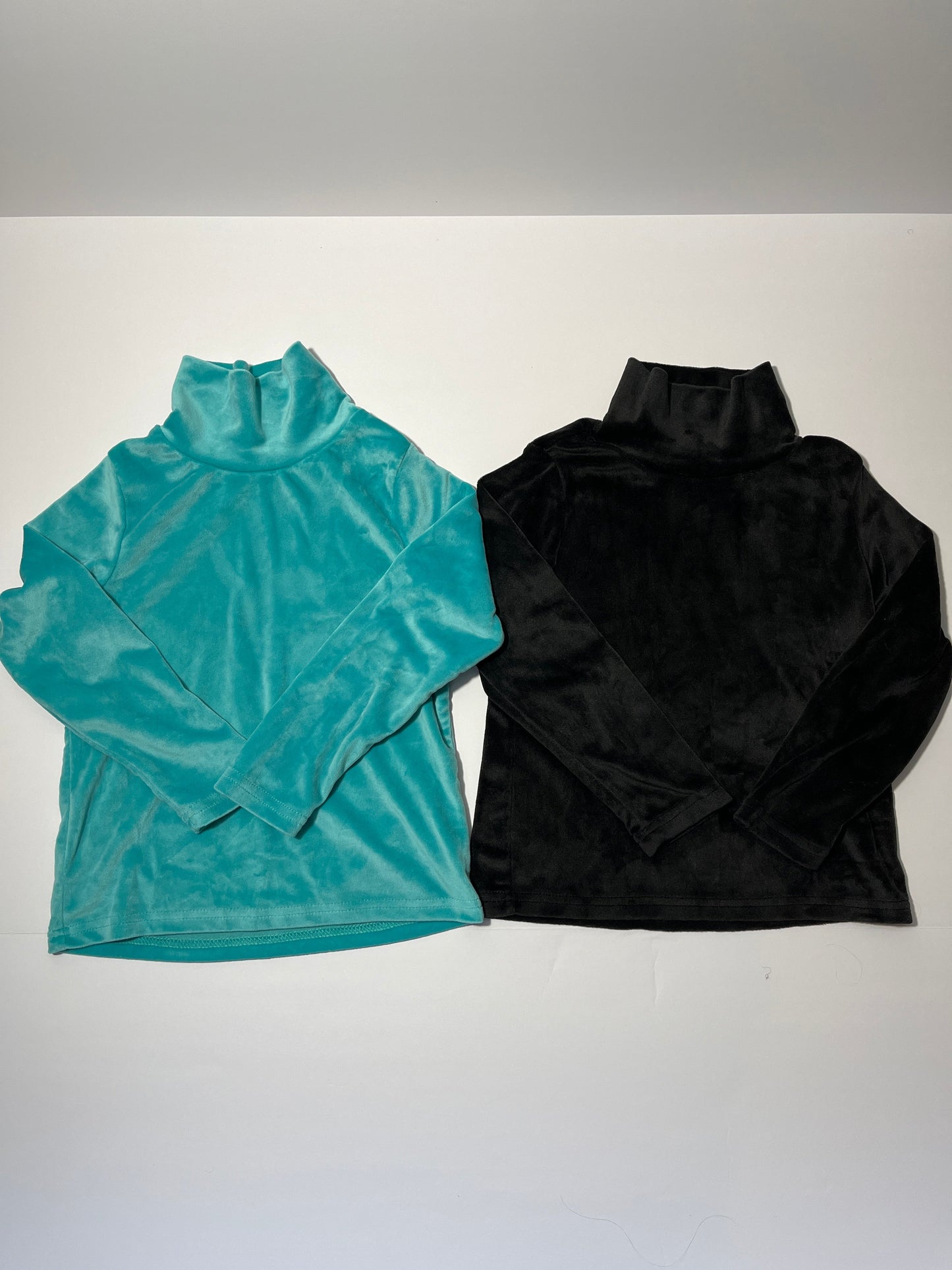 #150 girls 130 (7) velour turtleneck teal and black