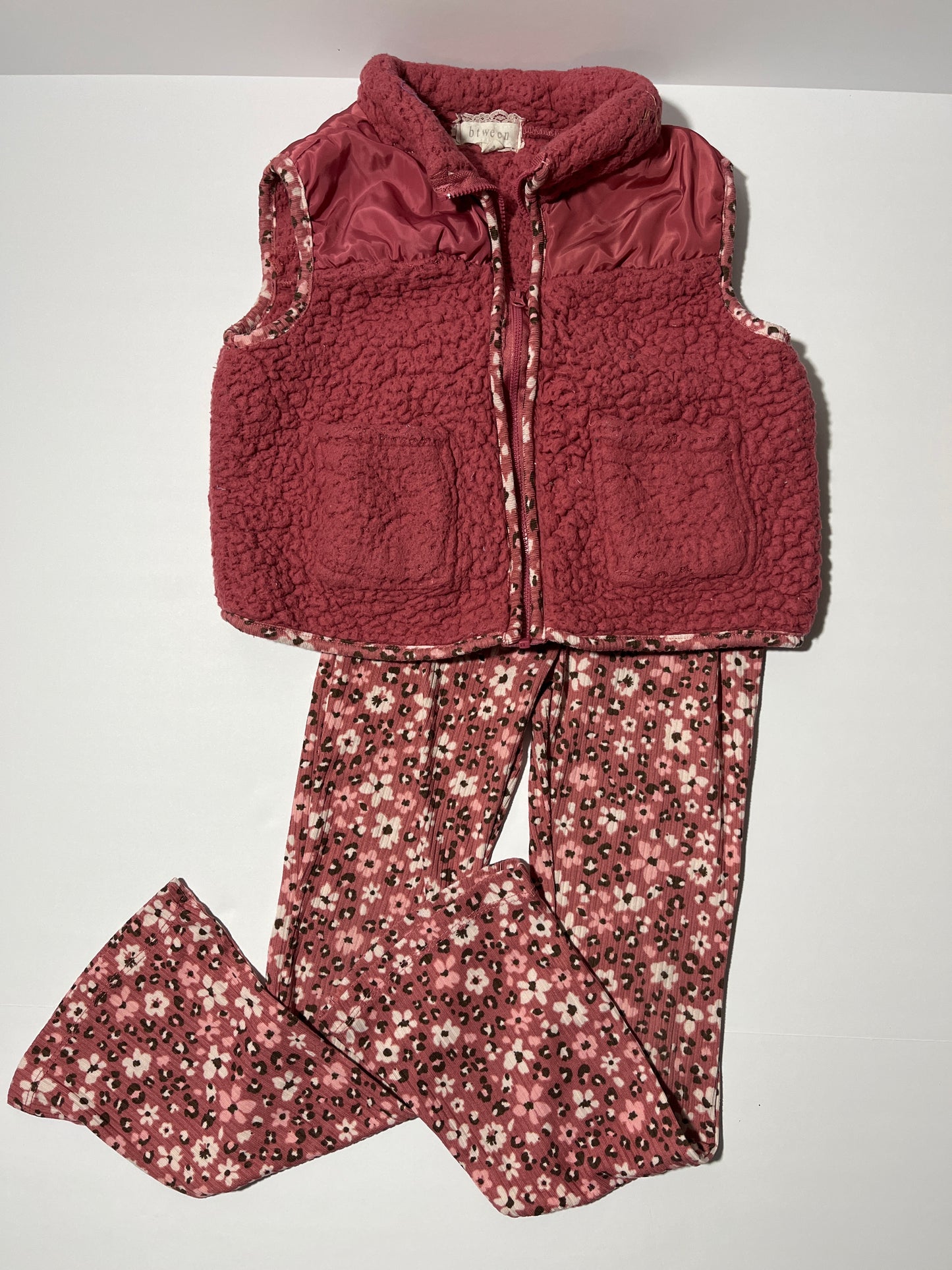 #150 girls btween size 7 floral flare pants and Sherpa vest pink
