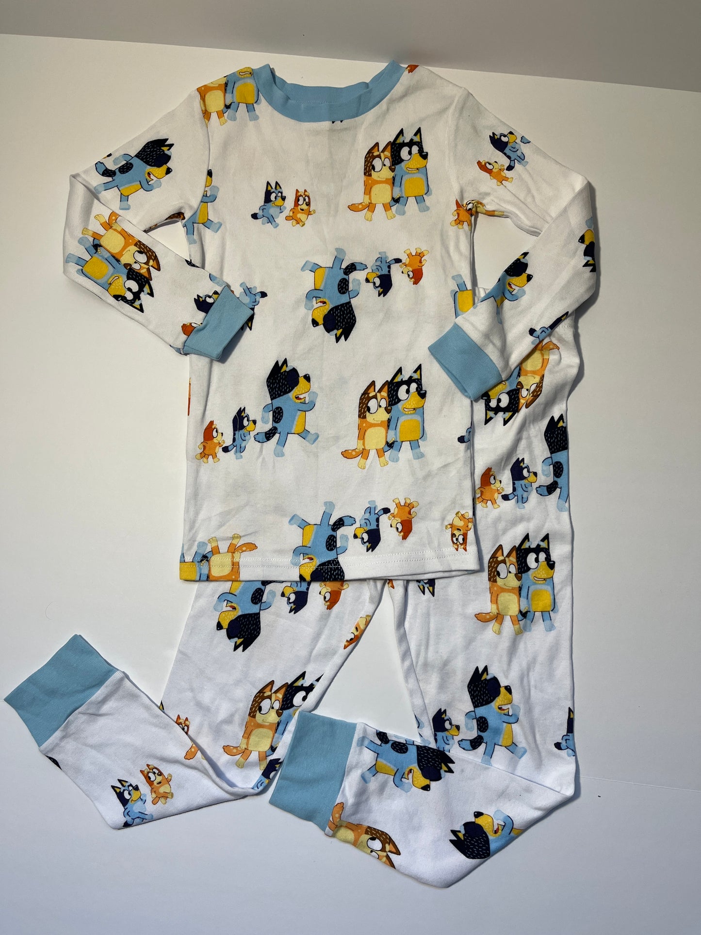 #150 boys or girls size 5 bluey pajamas