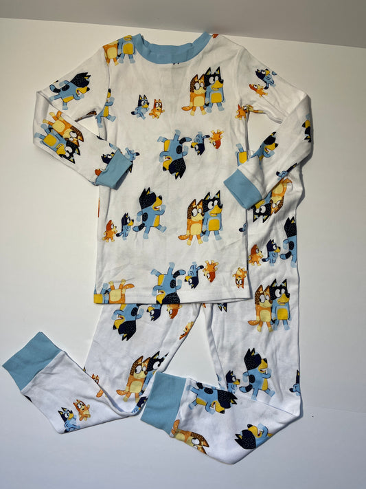 #150 boys or girls size 5 bluey pajamas
