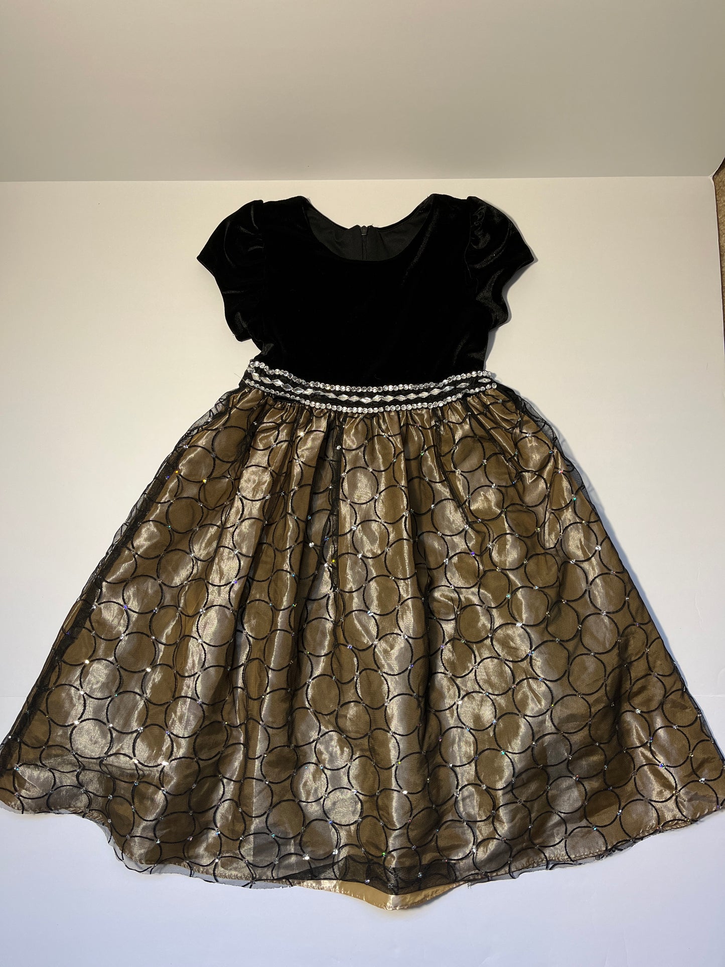 #150 girls 6 Jayne copeland fancy party dress black gold
