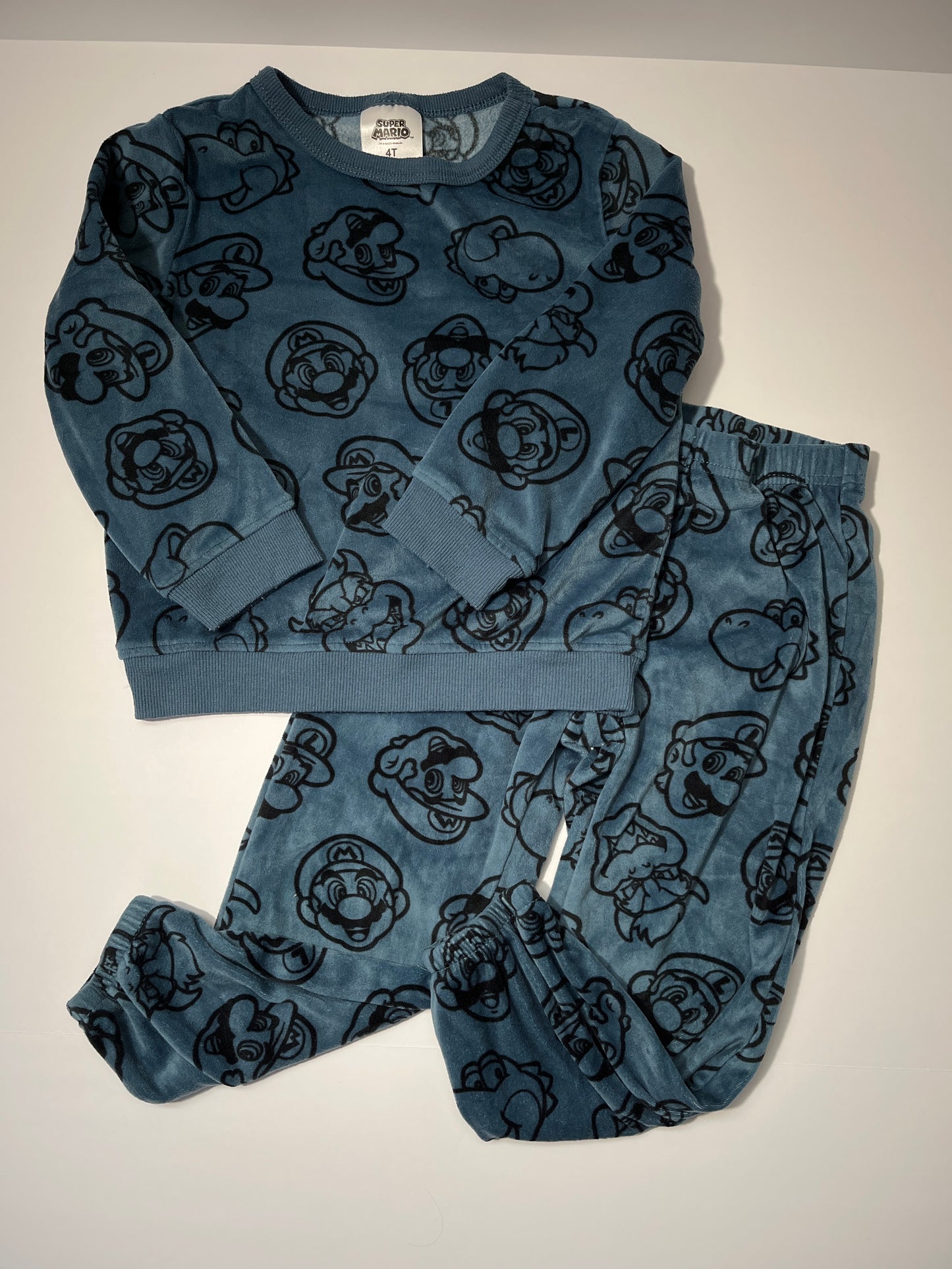 #150 boys 4t super Mario velour sweatsuit blue