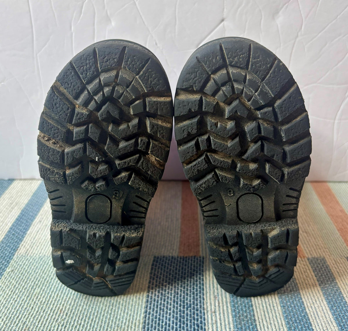 #154 Dream Pairs Winter Boots Girls Size 9 VGUC