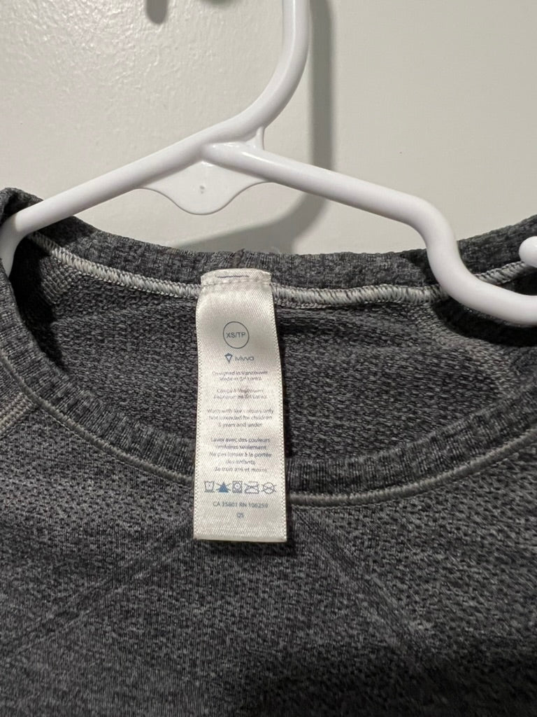 Seller #76 **REDUCED** - IVIVVA By Lululemon Fly Tech Long Sleeve Tee Thumbholes Charcoal Gray Girls XS