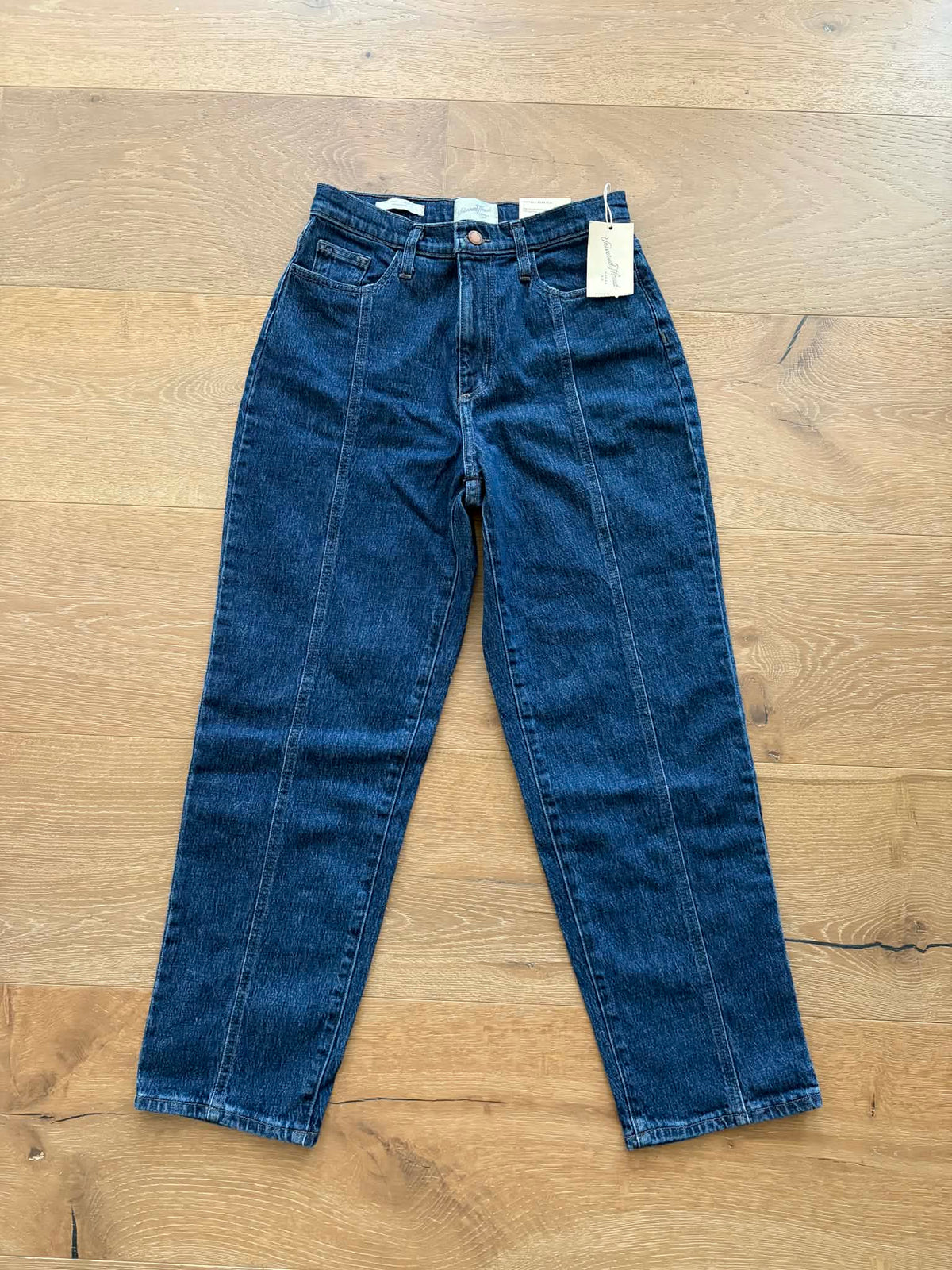 Seller #193 NWT Universal Threads Women's Size 4 Vintage Stretch Straight