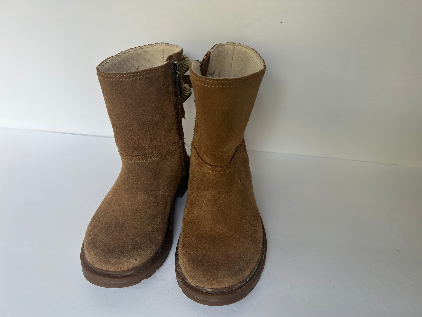 #77B Girls size 9 Ugg Tillee bow boot VGUC