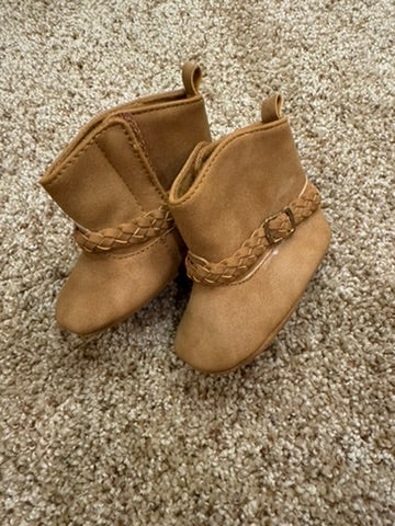 #86A girls boots, 0-3mo carters