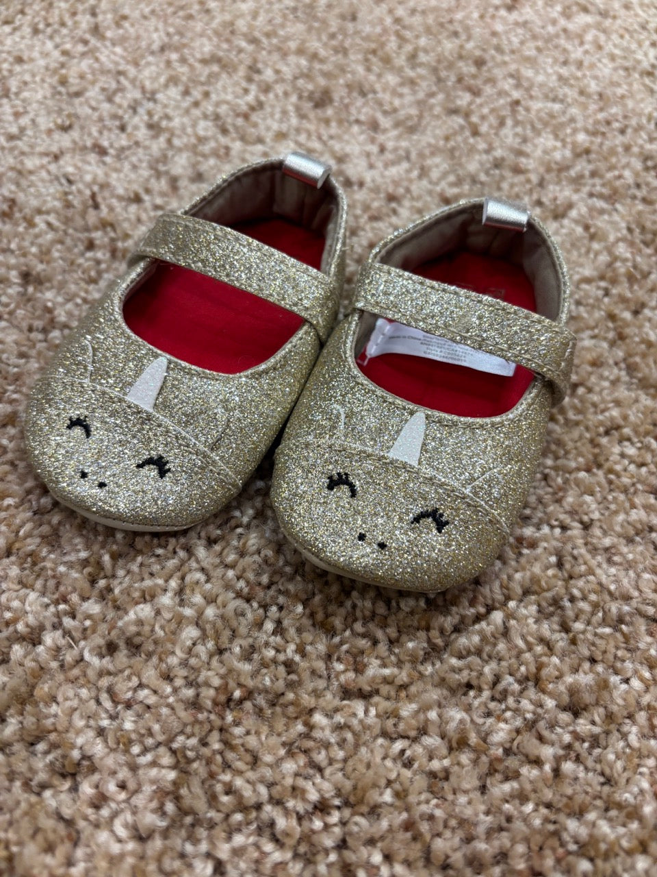 #86A girls 0-3mo carters gold sparkly shoes