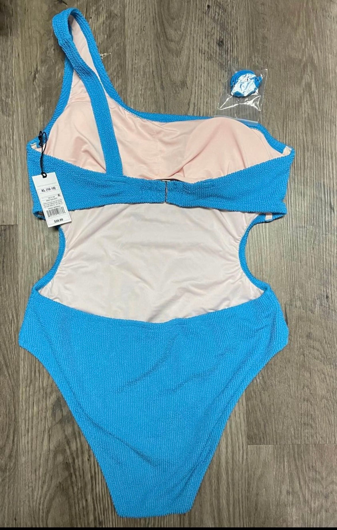 New women XL (16/18) shade and shore swimsuit