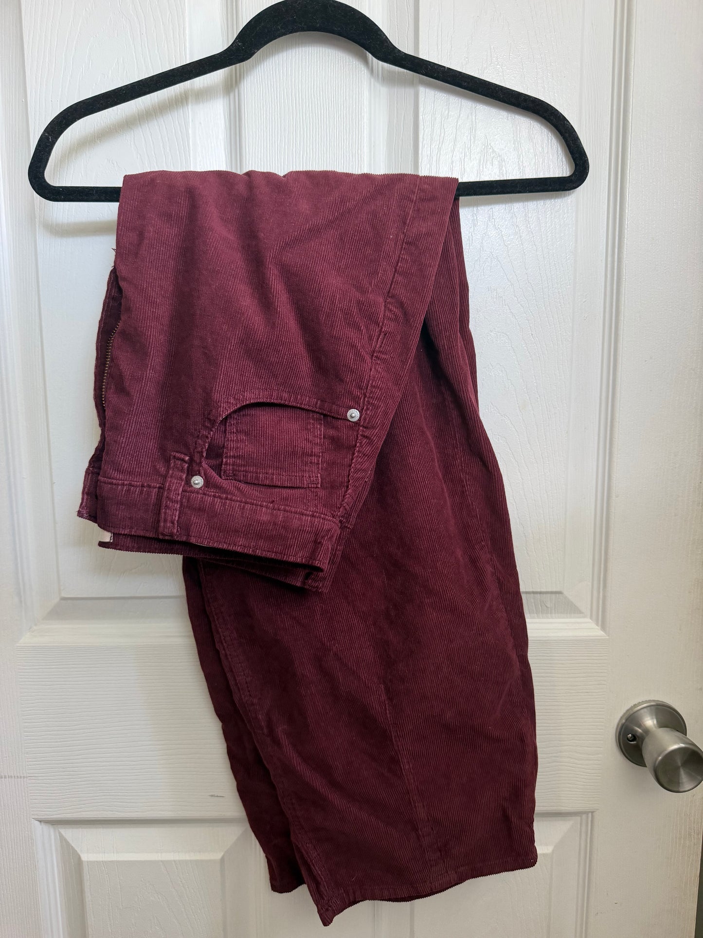 Seller #94 Womens Size 28 Corduroy Barrel Pants Universal Thread