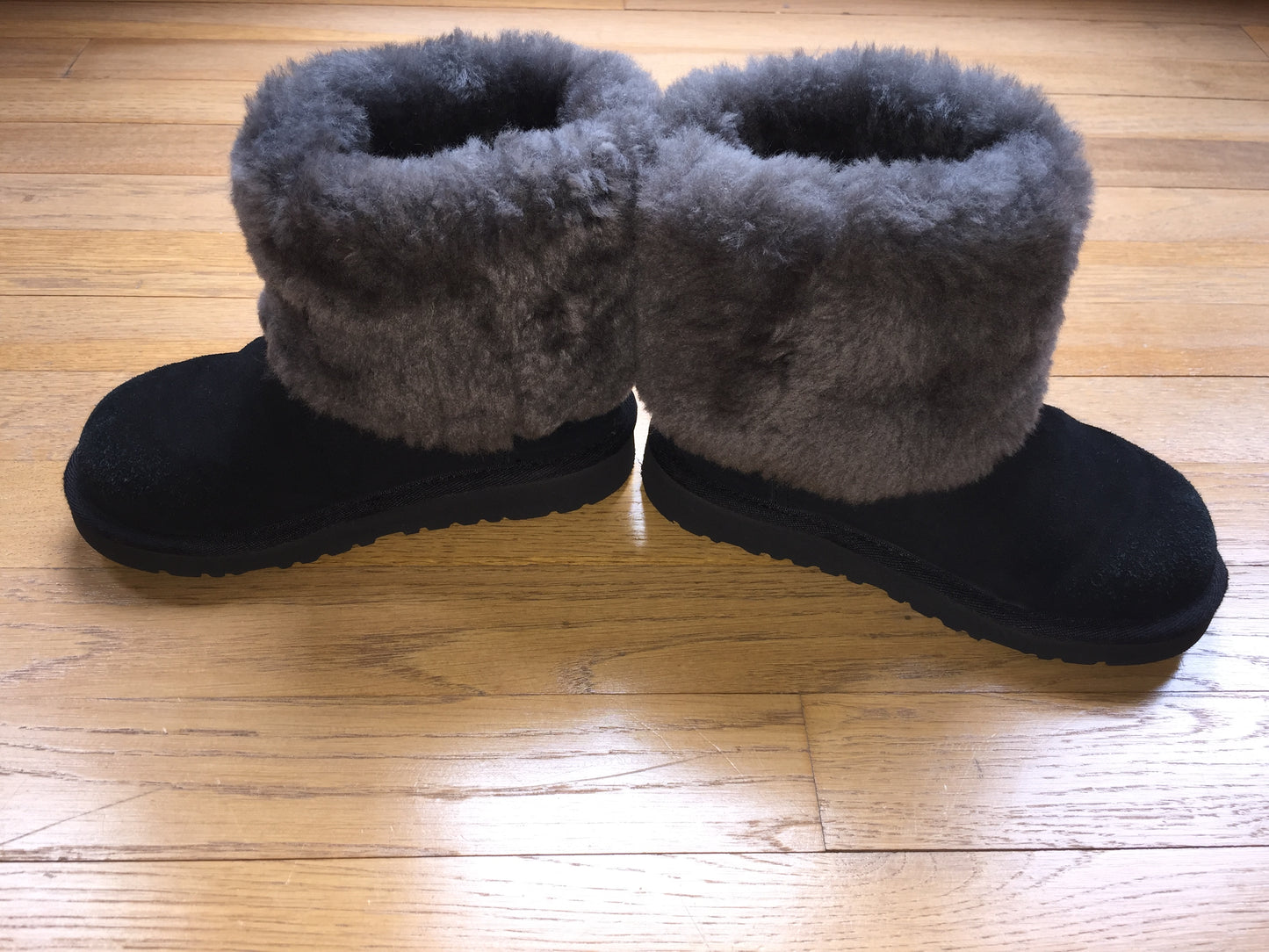 PPU Montgomery EUC Ugg Ellee Black Suede with Gray Shearling Girls Boots Size 12 (EU 29)