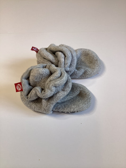 #129 12m Zutano booties