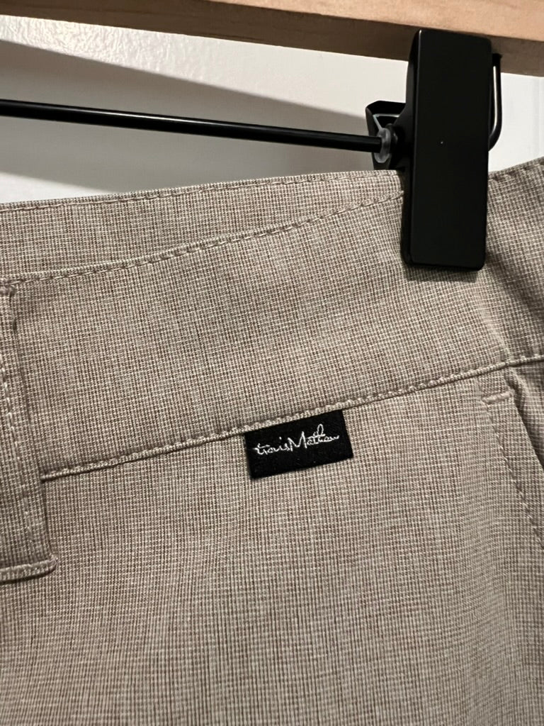 Seller #76 - TRAVIS MATHEW Beck Shorts Chino Mens Sz 32 Taupe Stretch Performance Golf