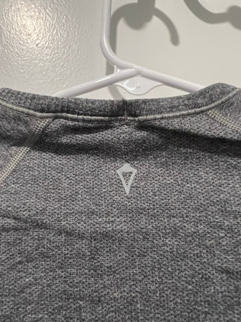 Seller #76 **REDUCED** - IVIVVA By Lululemon Fly Tech Long Sleeve Tee Thumbholes Charcoal Gray Girls XS