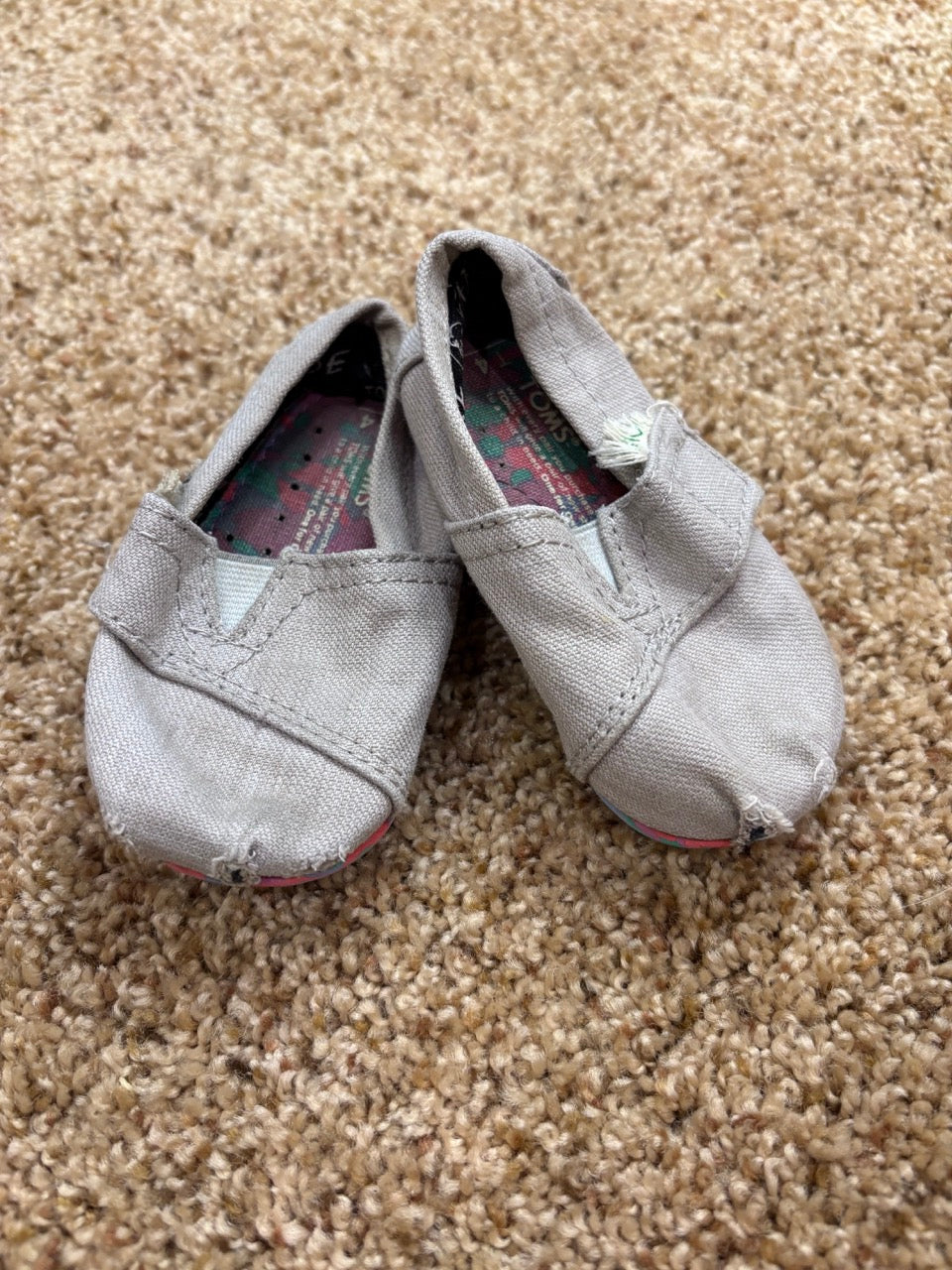 #86A size 4 toms, grey