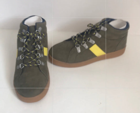 Gap green lace up shoes NWOT size 4. PPU Mariemont