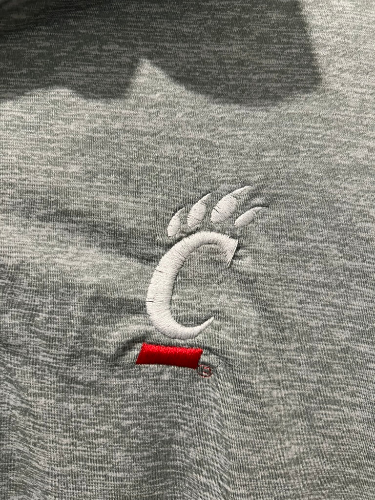 Seller #76 - University of Cincinnati Under Armour Polo - Size Medium - Grey w/ Logo - Golf
