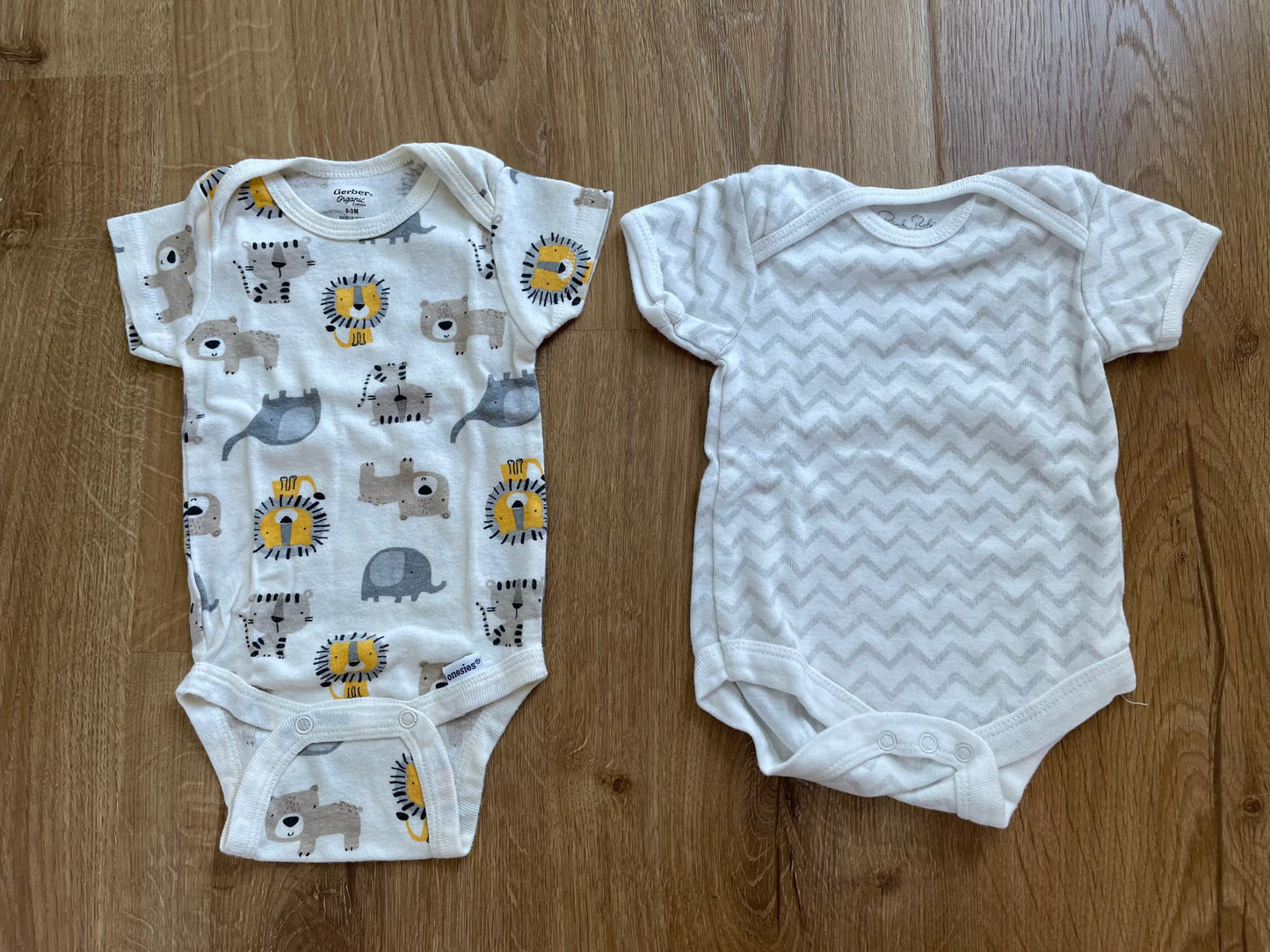 #6 - Short Sleeved Bodysuits/Onesies - Size 0-3 months