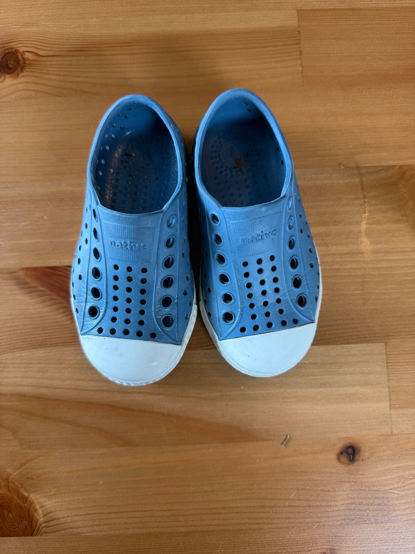 Seller #94 Toddler Natives Size 6c Blue EUC