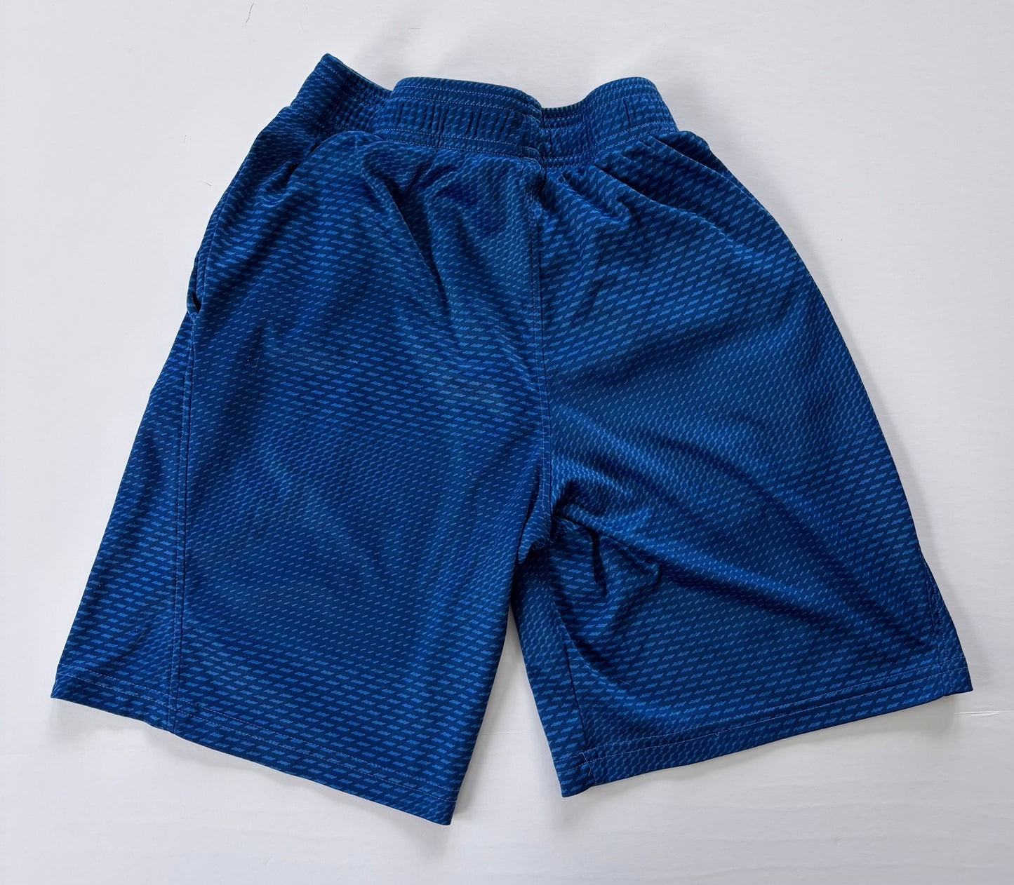 #84 Under Armour Loose Fit Athletic Graphic Shorts Blue Black Boys Size M