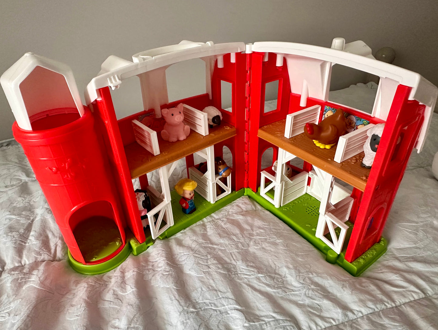 Seller #114 - Little People Farm with Figurines